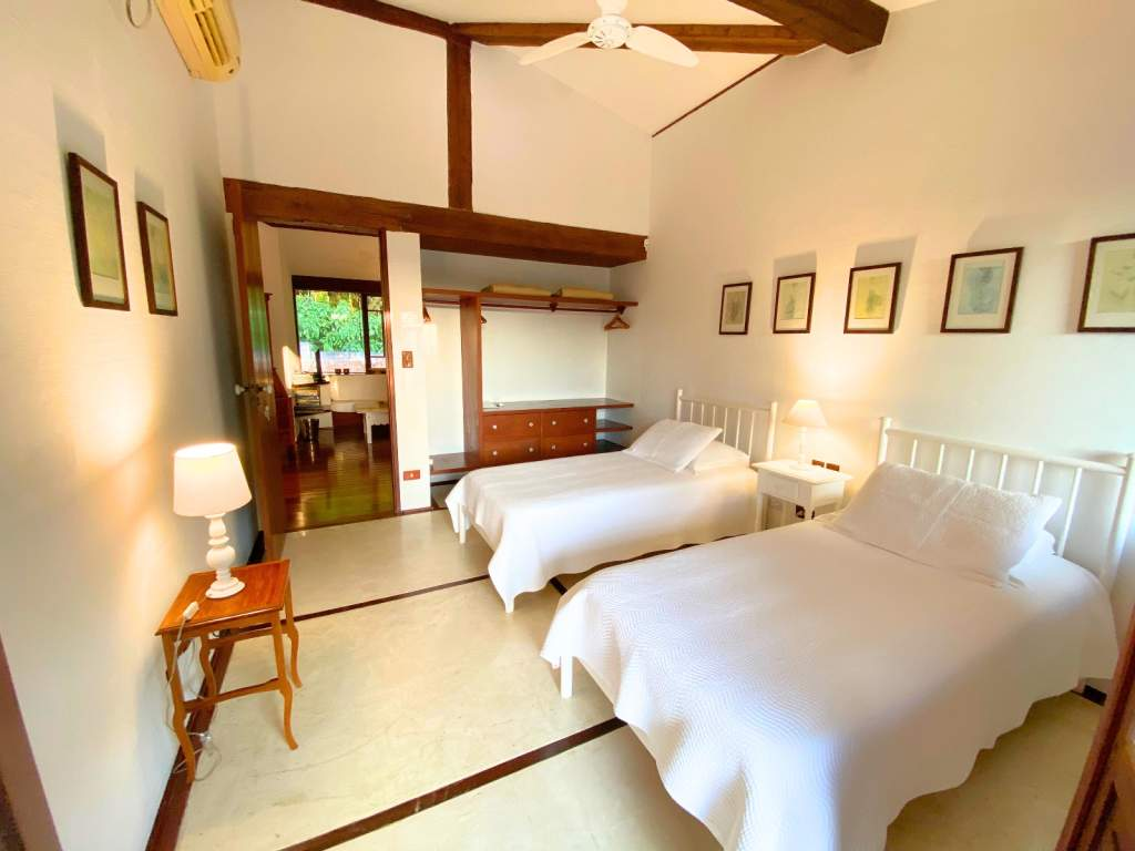 Casa com 05- suites