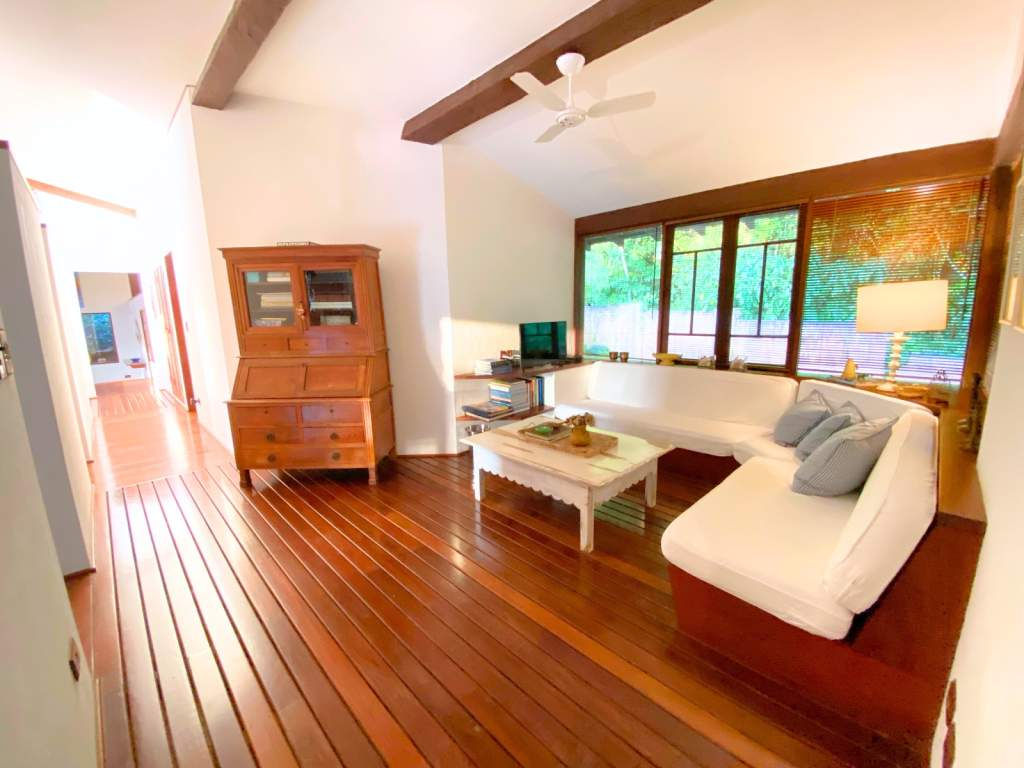 Casa com 05- suites