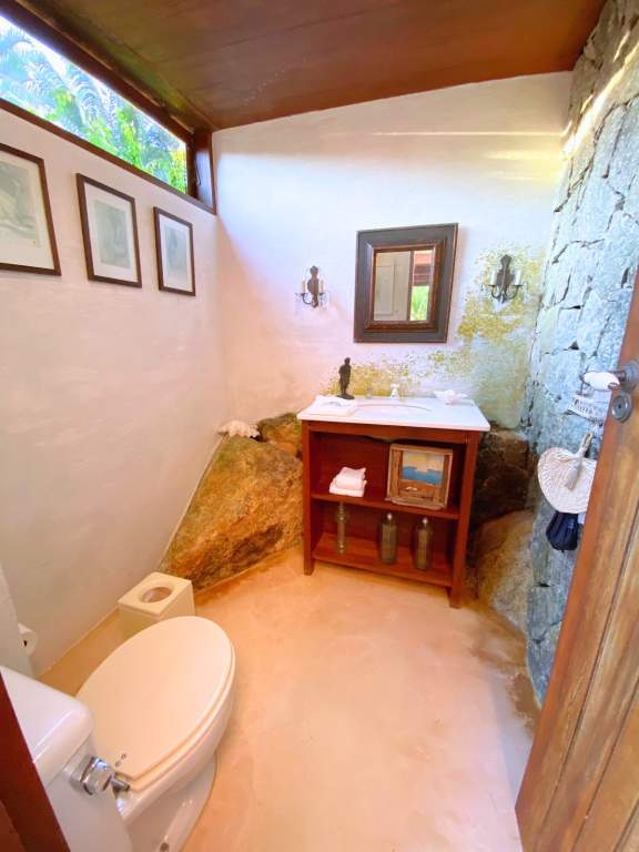 Casa com 05- suites