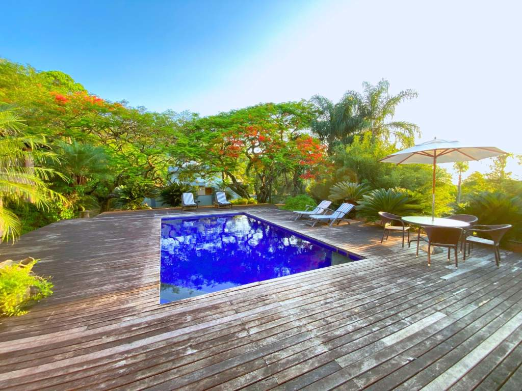 Casa com 05- suites