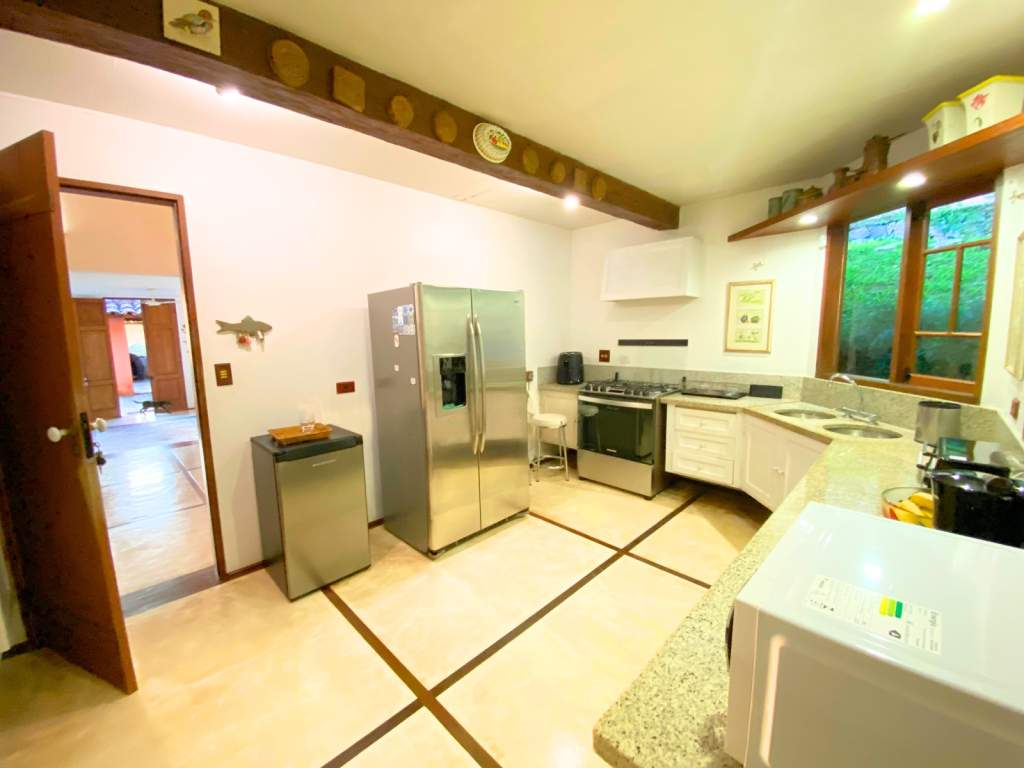 Casa com 05- suites