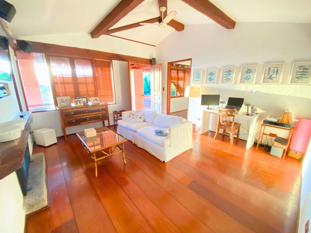 Casa com 05- suites