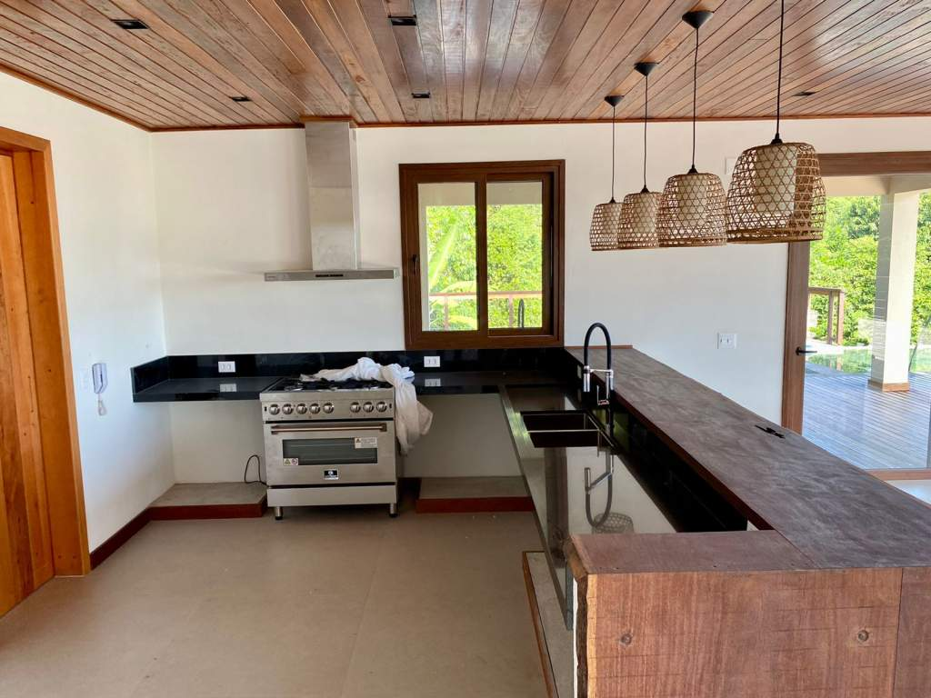 CASA COM 05 SUITES