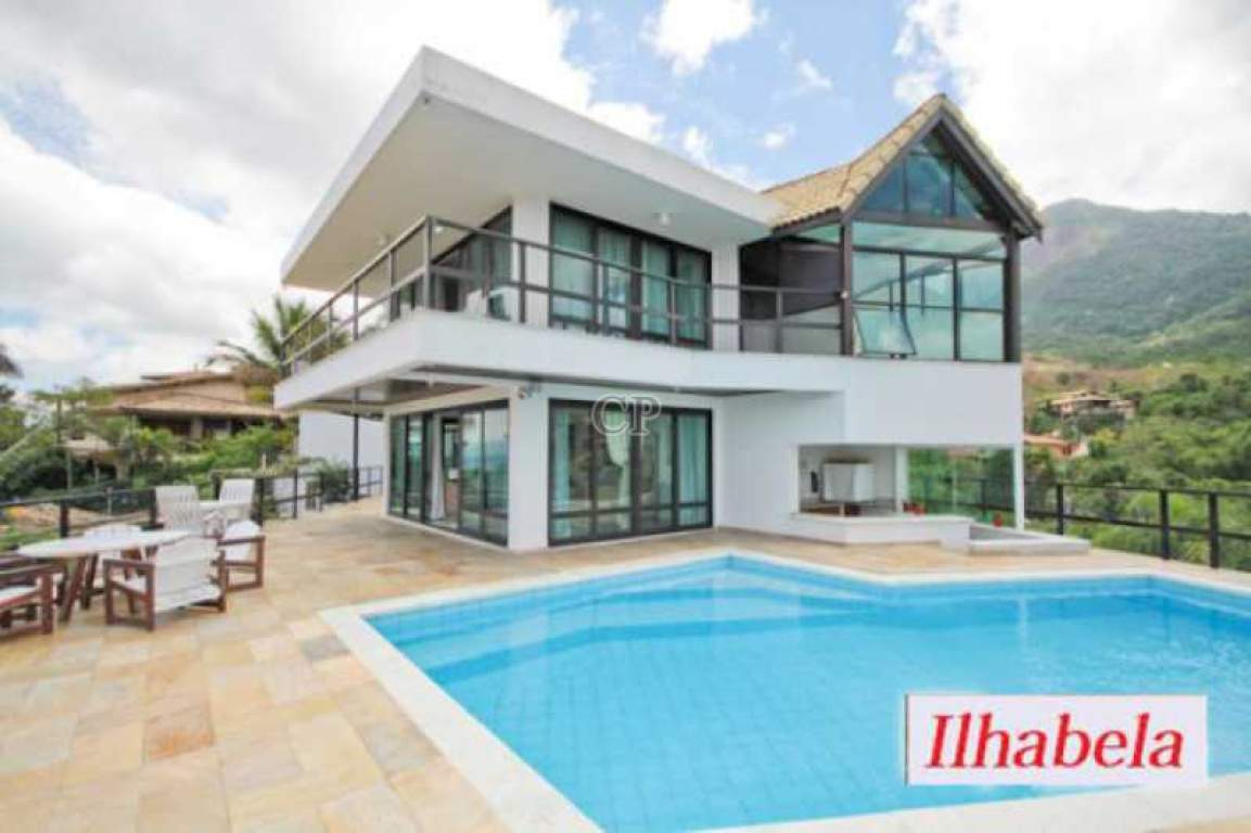 Casa com 06 dormitórios