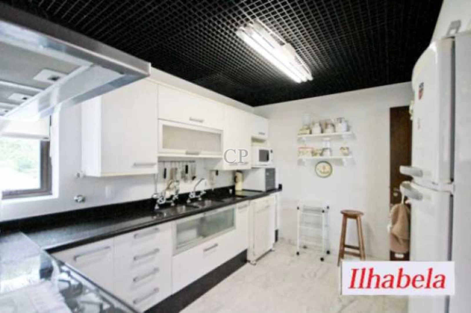 Casa com 06 dormitórios