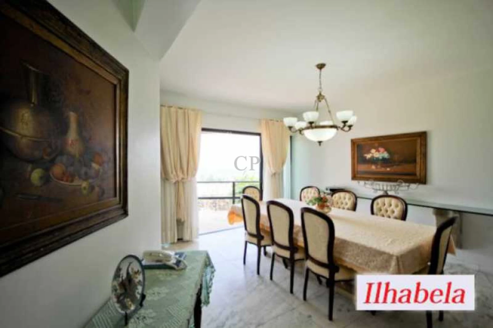 Casa com 06 dormitórios