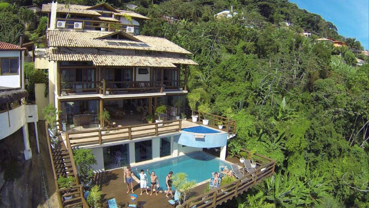 Casa com 10 dormitórios