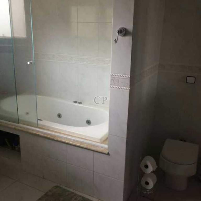 CASA COM PISCINA