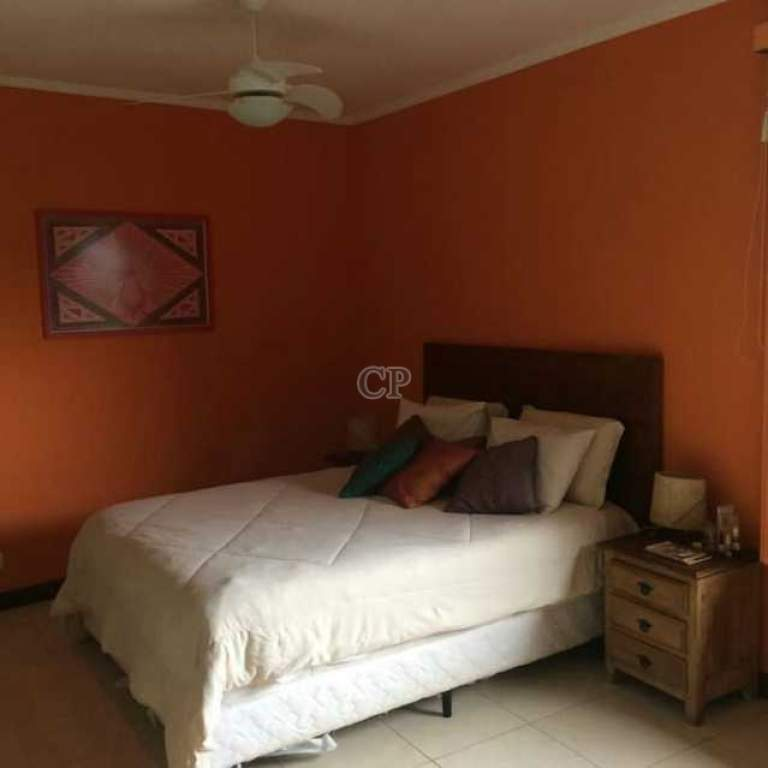 CASA COM PISCINA