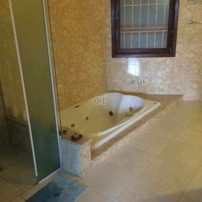 CASA COM PISCINA