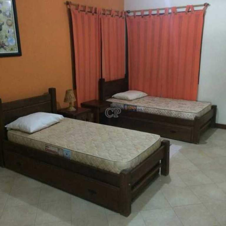 CASA COM PISCINA