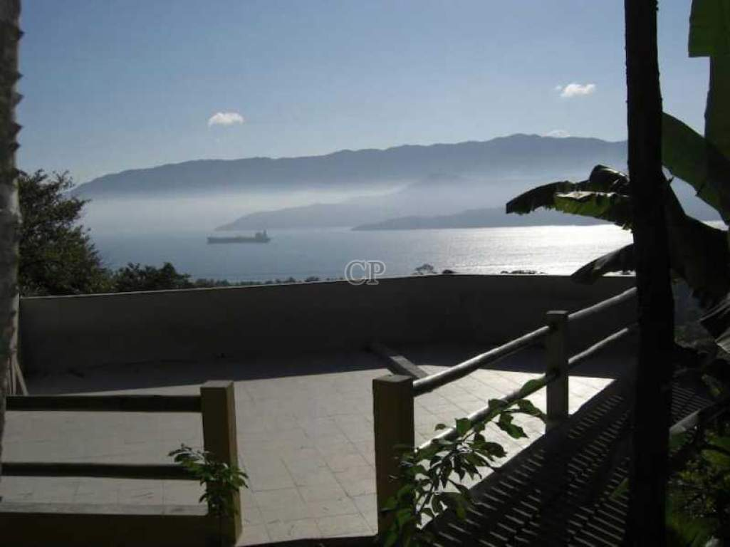 CASA COM PISCINA