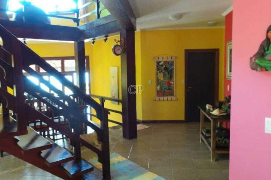 CASA COM PISCINA
