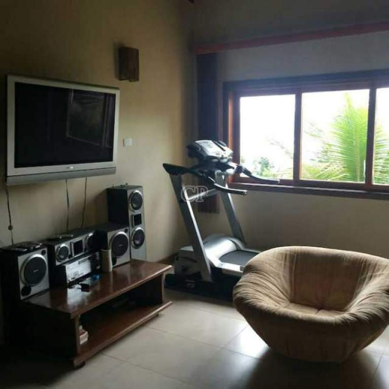 CASA COM PISCINA