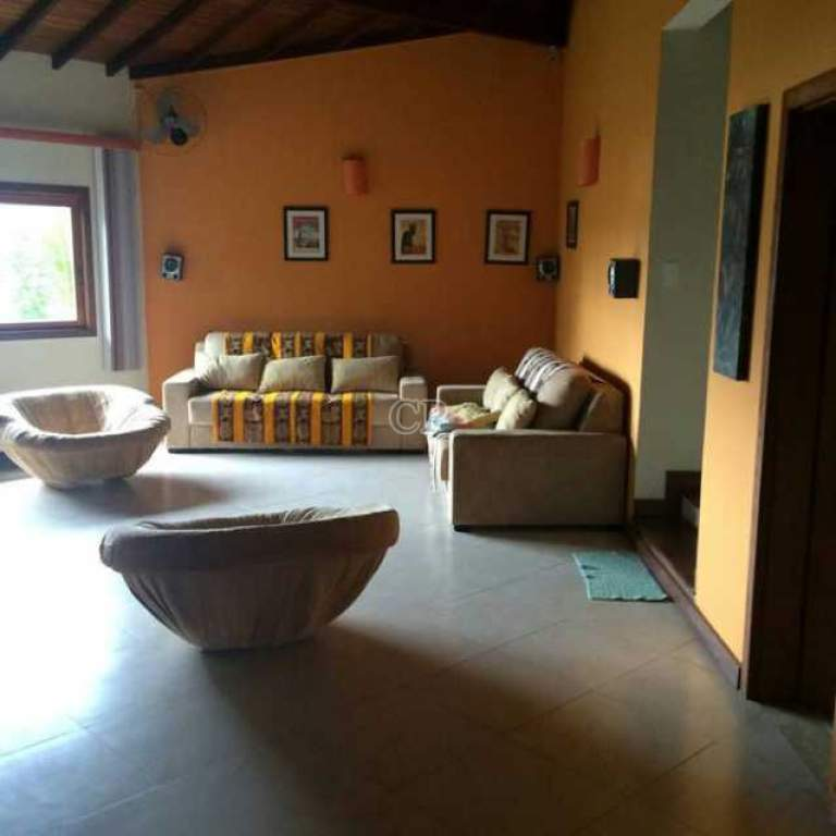 CASA COM PISCINA