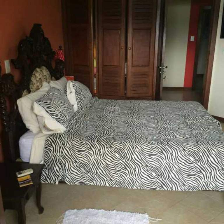 CASA COM PISCINA