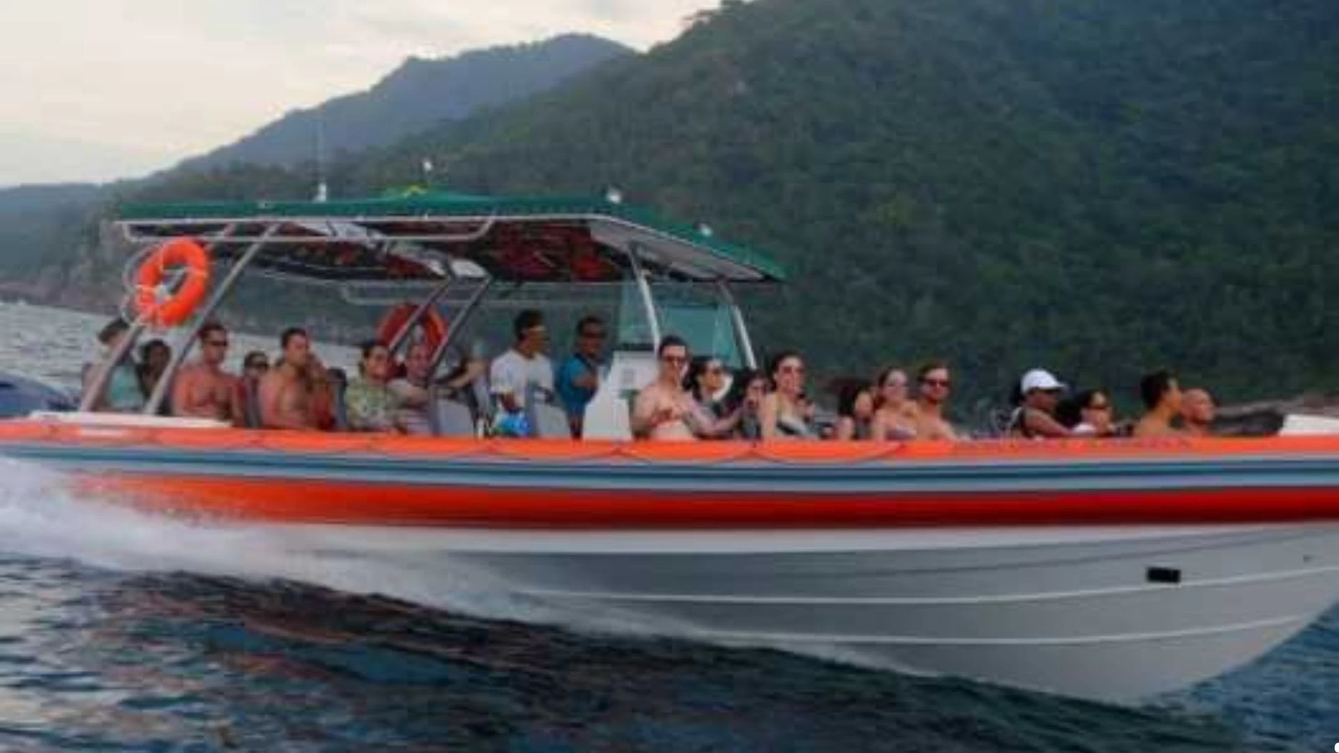 Passeio de Superboat 
