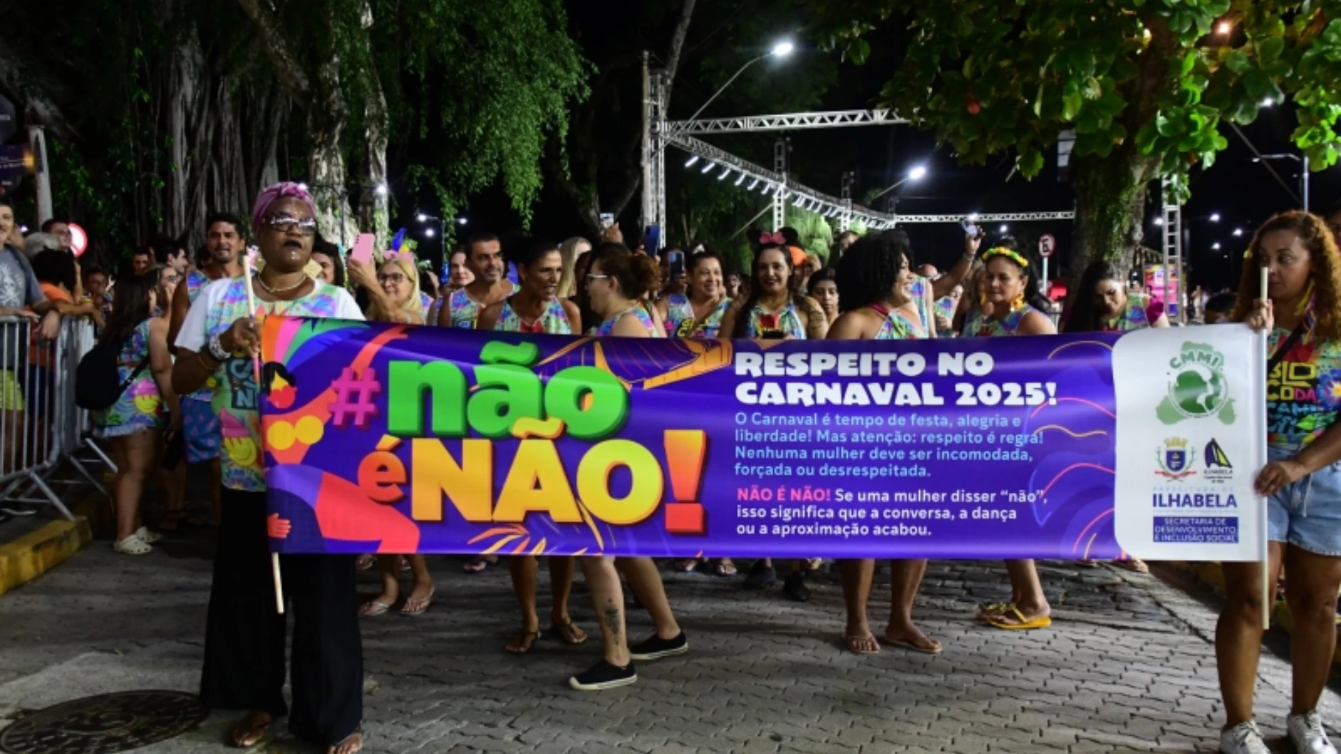 Bloco da Camisinha. Abrindo os desfiles